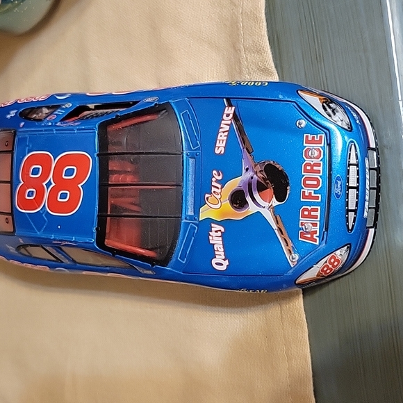 Dale Jarrett Nascar #88 Air Force 1:24 Scale Stock Car 2000 - Picture 3 of 7